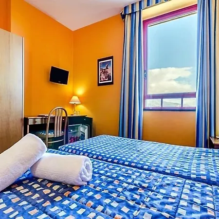 فندق Columbus Sea 4*