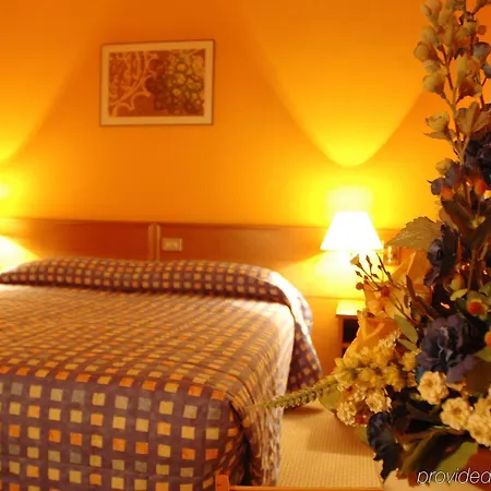 فندق Columbus Sea 4*