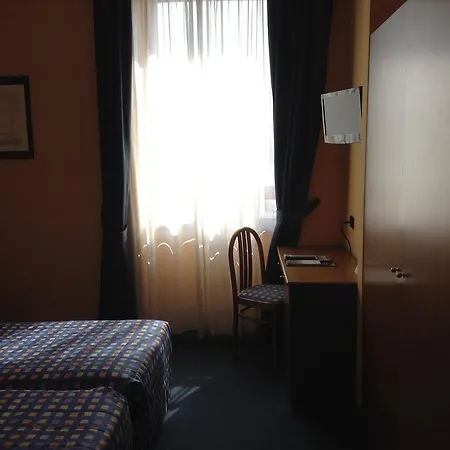 فندق Columbus Sea 4*