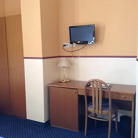 فندق Columbus Sea 4*
