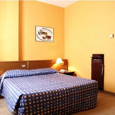 فندق Columbus Sea 4*