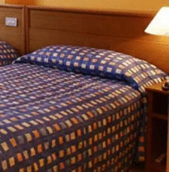 فندق Columbus Sea 4*