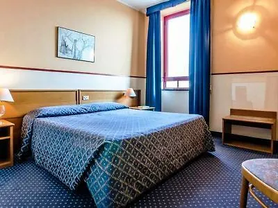 فندق Columbus Sea 4*